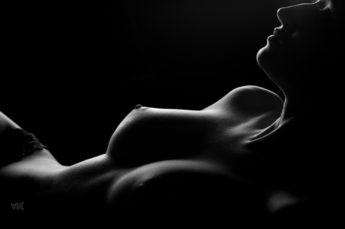 черно белые картинки женской груди фото 69