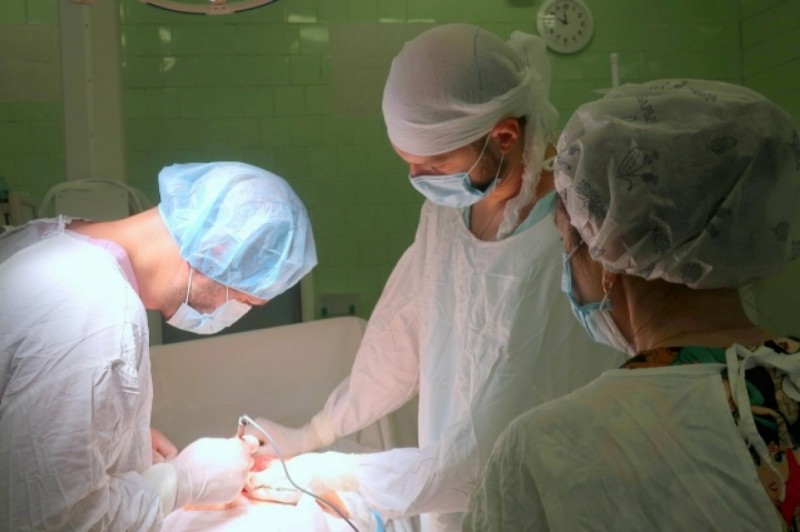 Свердловские хирурги удалили у женщины гигантскую опухоль весом 3,5 кг